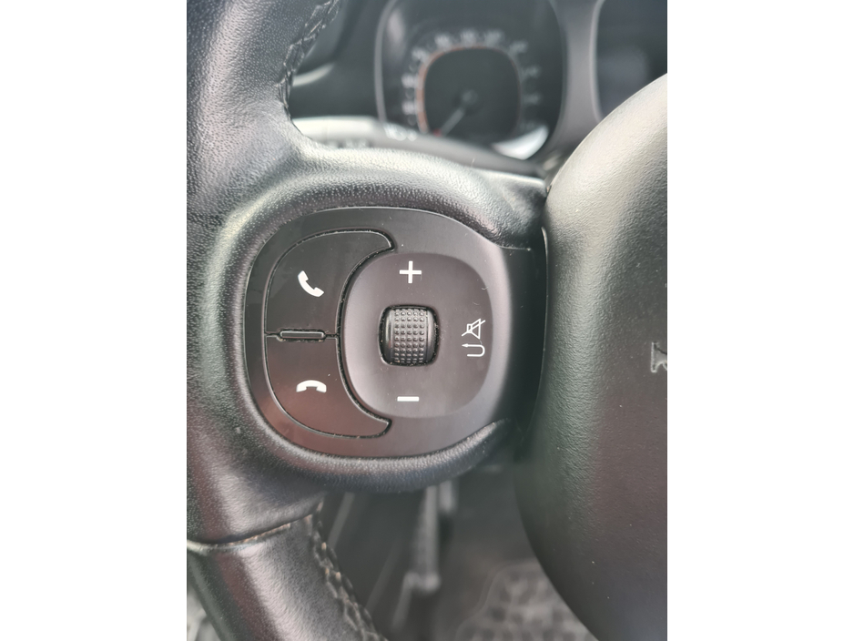 2017 Fiat Panda - image 8