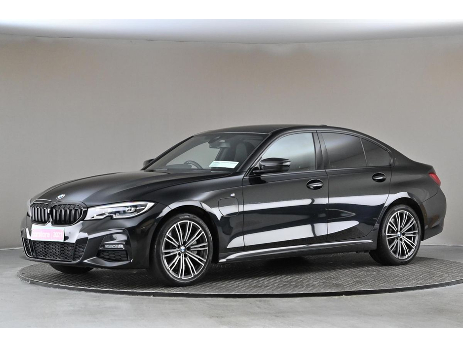 2021 BMW 3 Series - image 4