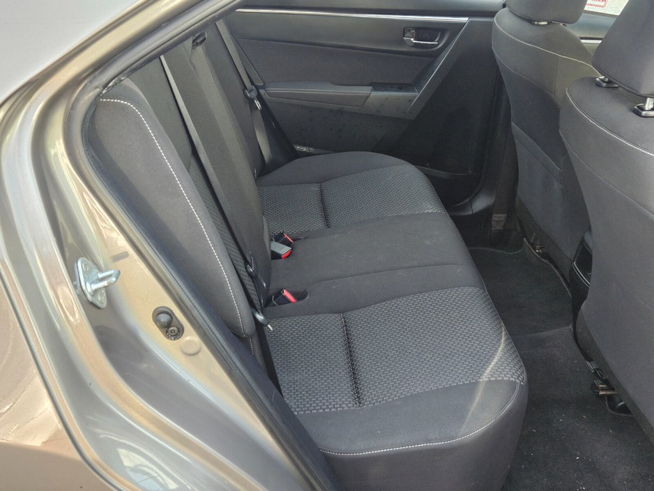 2015 Toyota Corolla - image 7