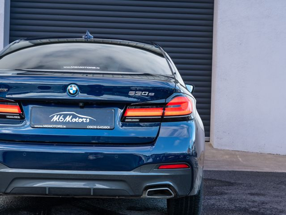 2023 BMW 5 Series - image 8