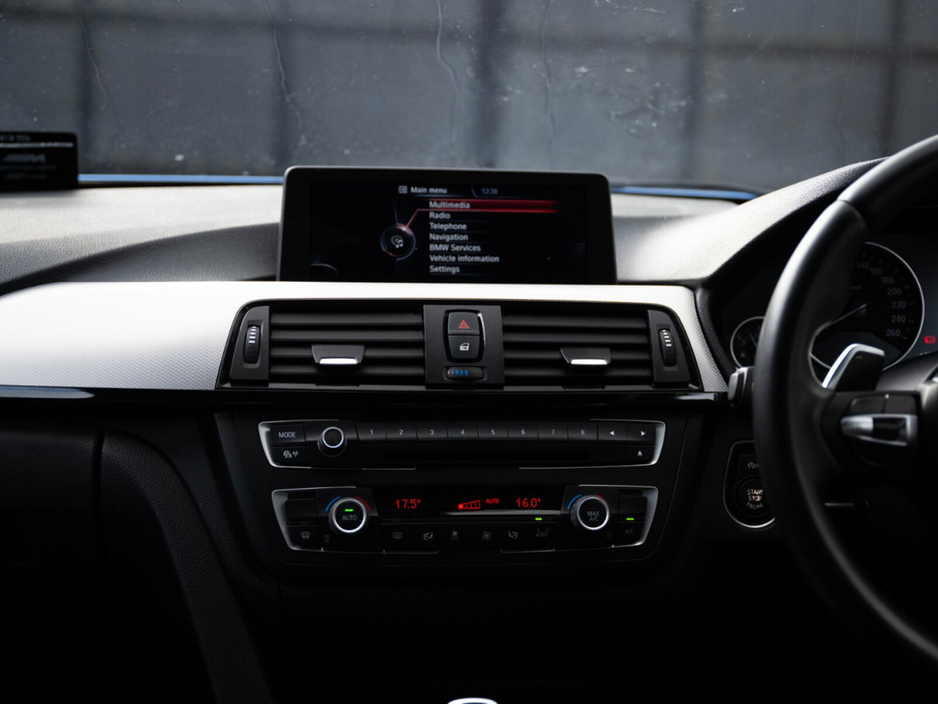 2013 BMW 3 Series - image 18