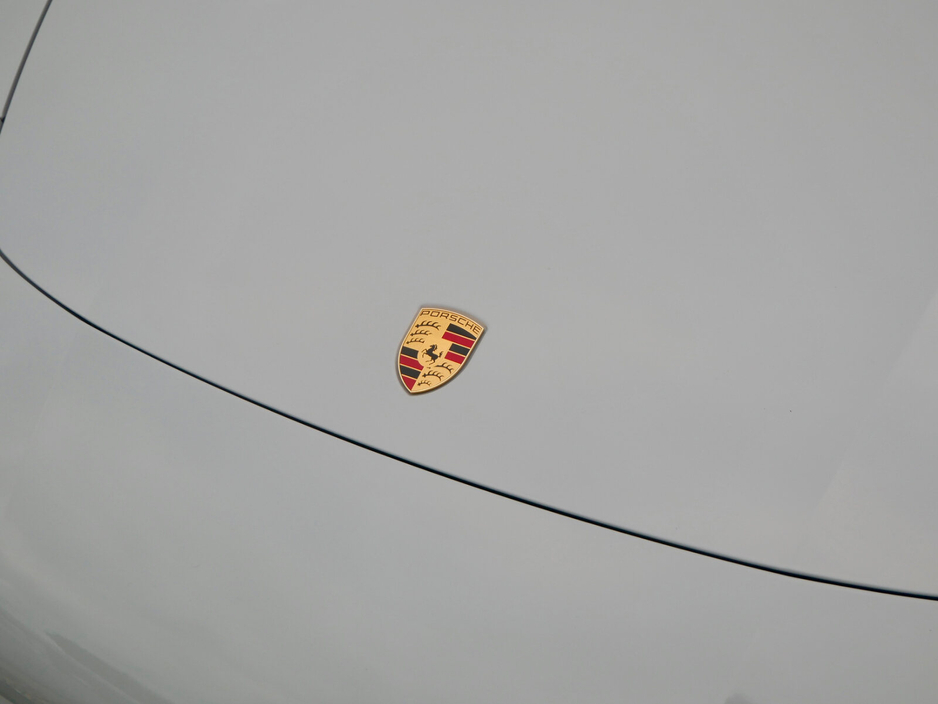 2023 Porsche Panamera - image 9