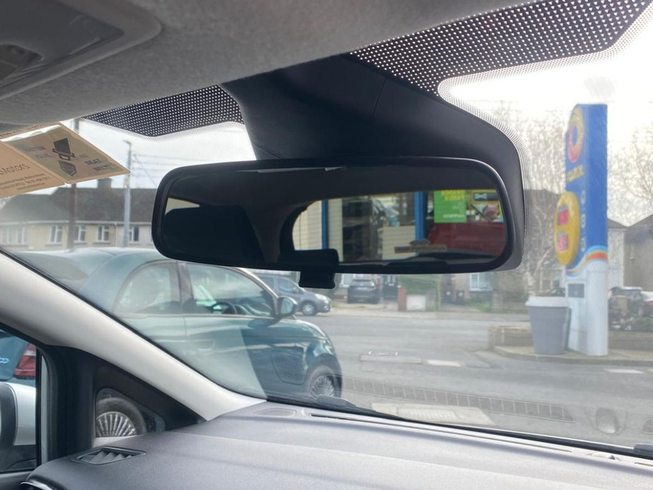 2021 Ford Fiesta - image 23