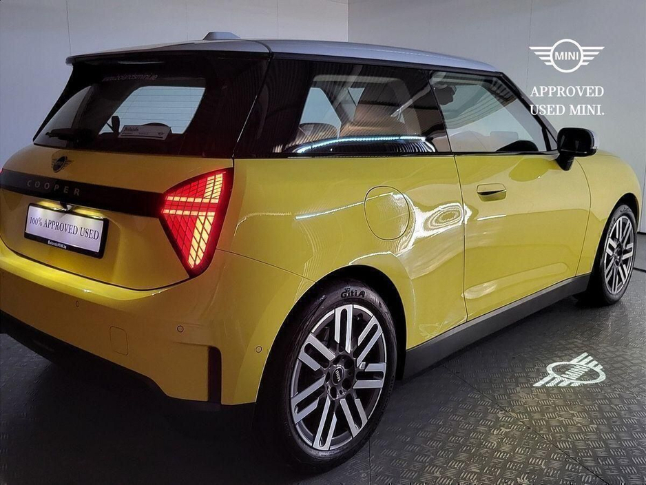 2024 MINI Hatch Cooper E €23,975