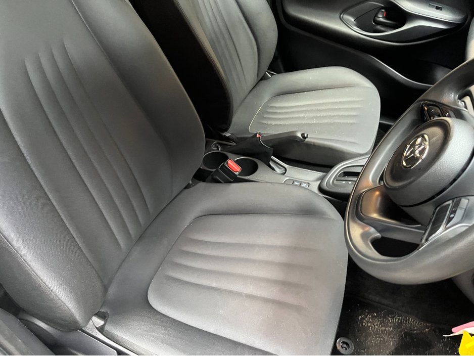 2022 Toyota Yaris - image 8