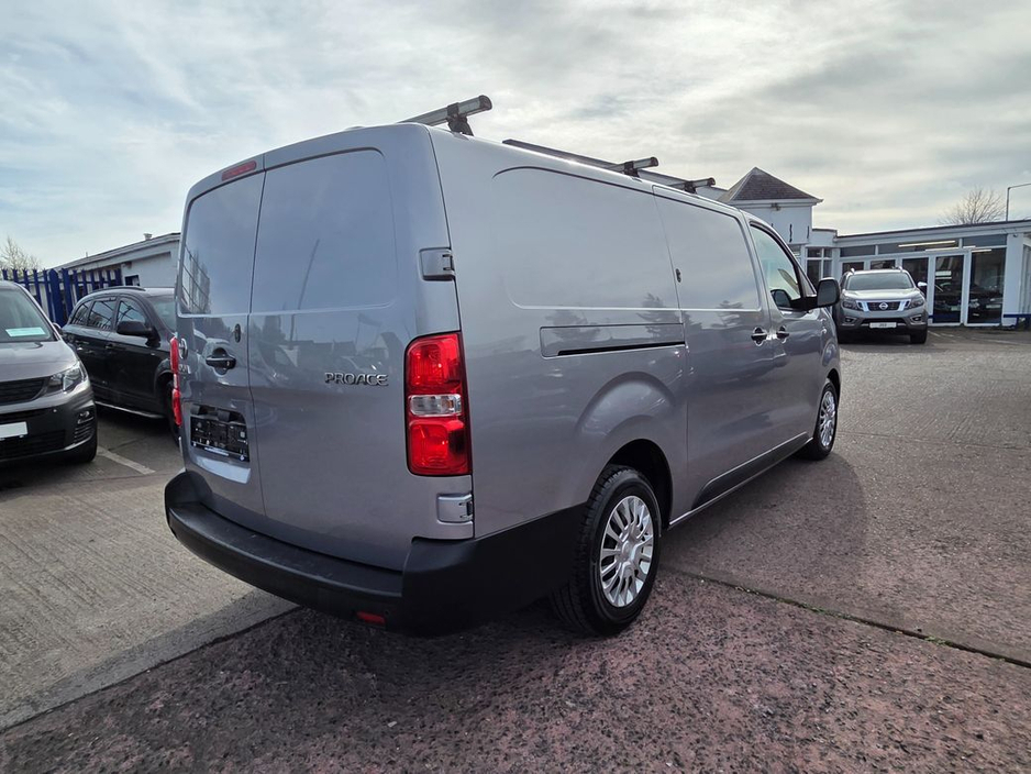 2022 Toyota Proace - image 8