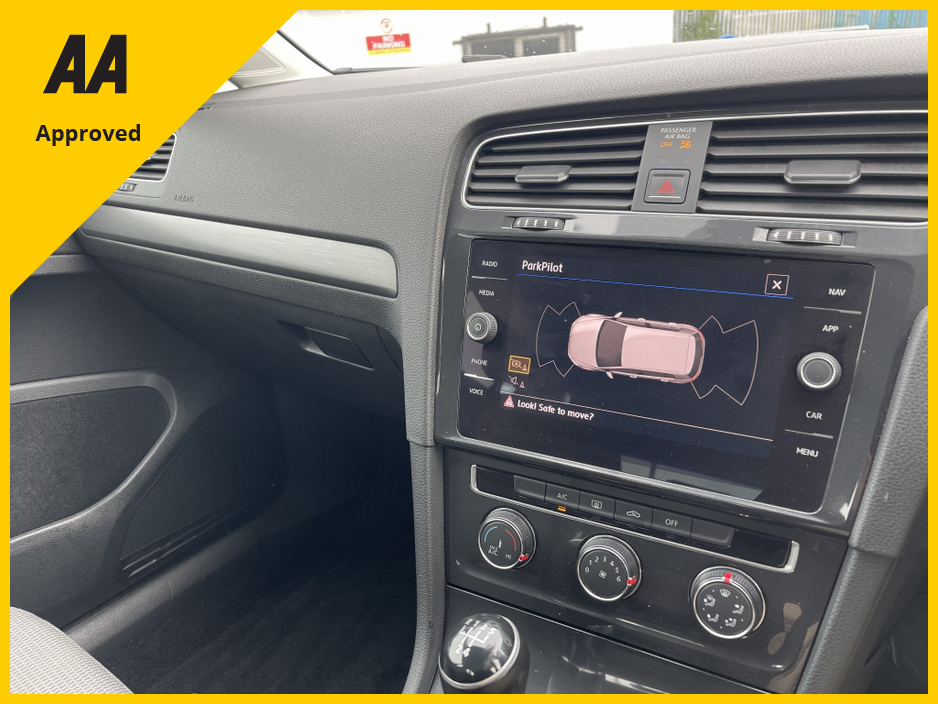 2018 Volkswagen Golf - image 3