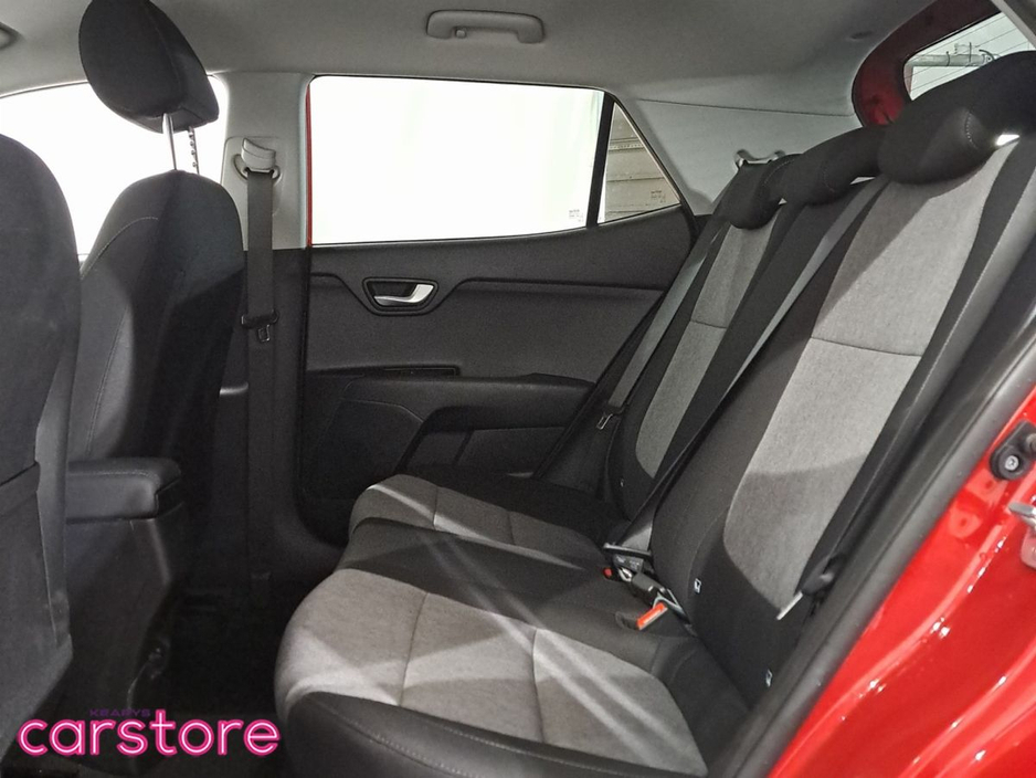 2021 Kia Stonic - image 10