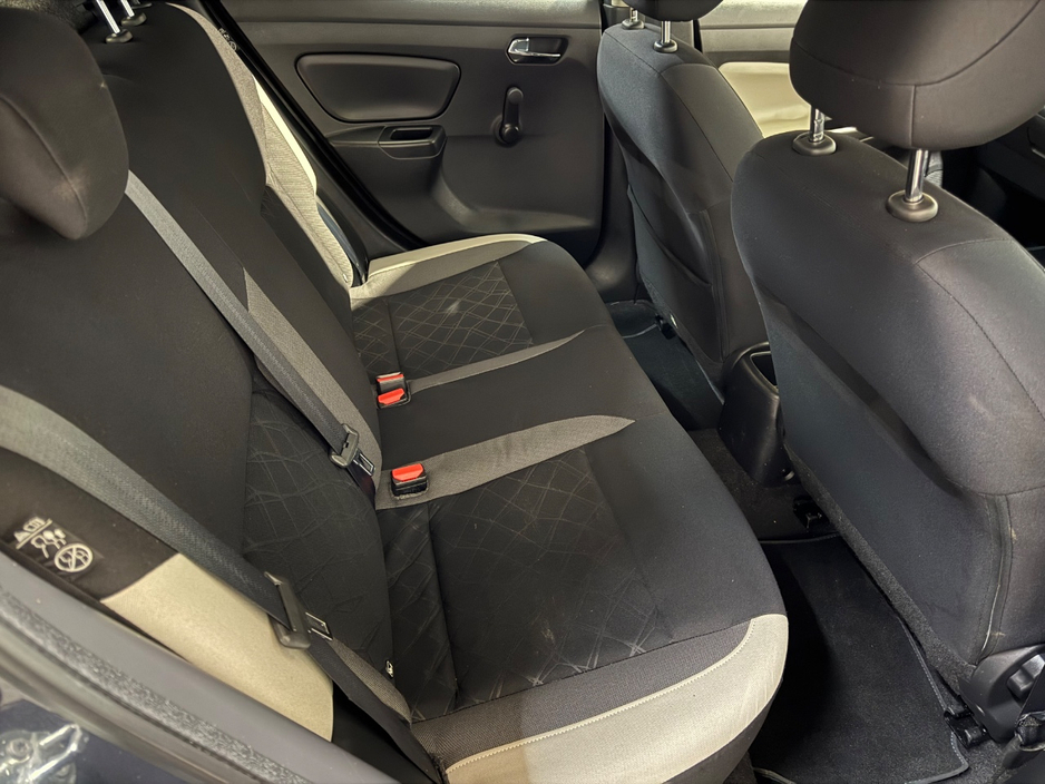 2017 Nissan Micra - image 11