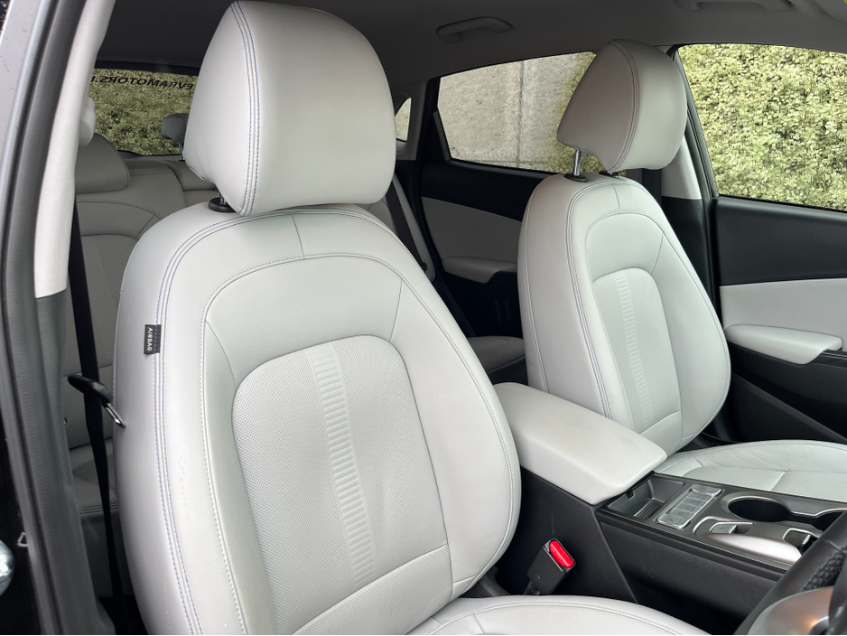 2023 Hyundai Kona KAUAI PREMIUM 64KWH EV //FULL LEATHER//HEATED SEATS AND STEERING WHEEL//REVERSE CAMERA//SAT NAV//KRELL SOUND SYSTEM// €23,950