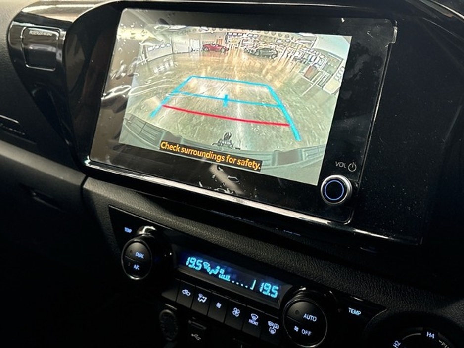 2026 Toyota Hilux Hilux 2.8 MHEV Invincible €49,972