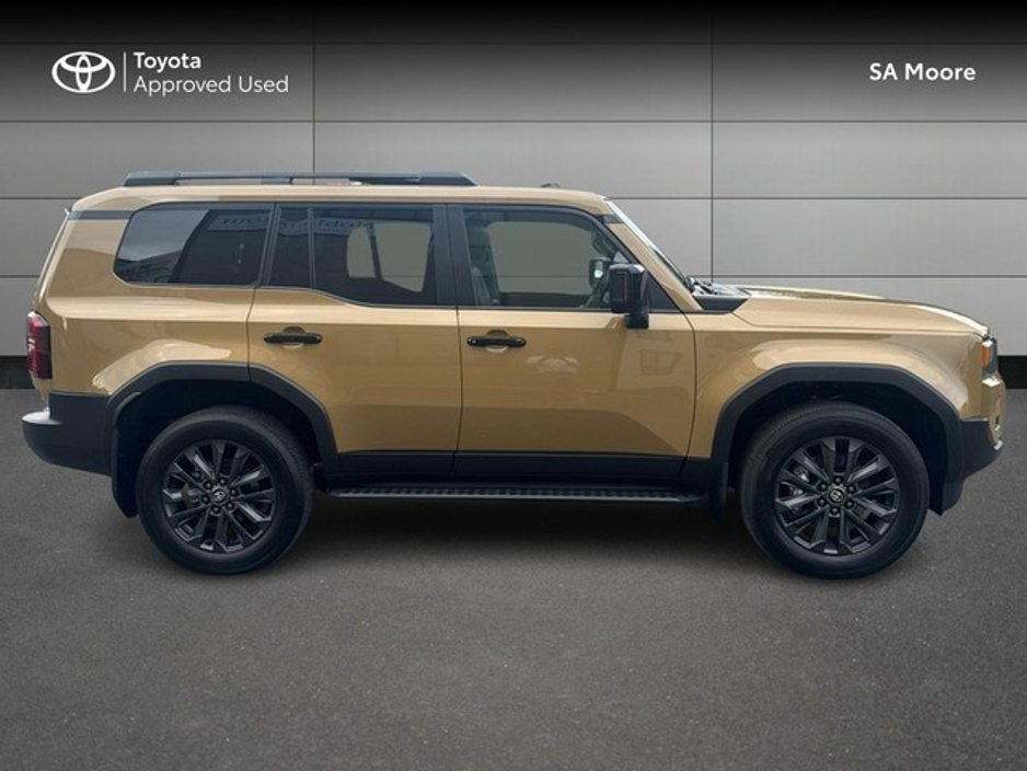 2025 Toyota Landcruiser - image 3