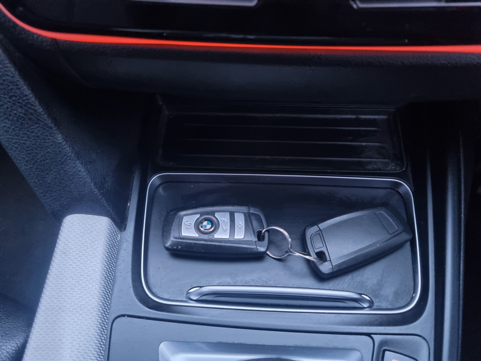 2018 BMW 3 Series - image 13