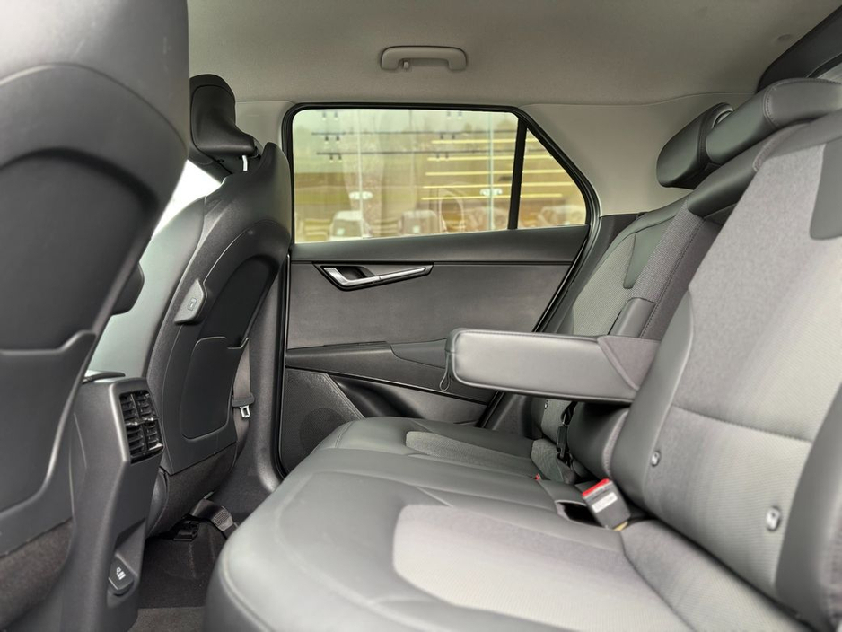 2023 Kia Niro - image 4