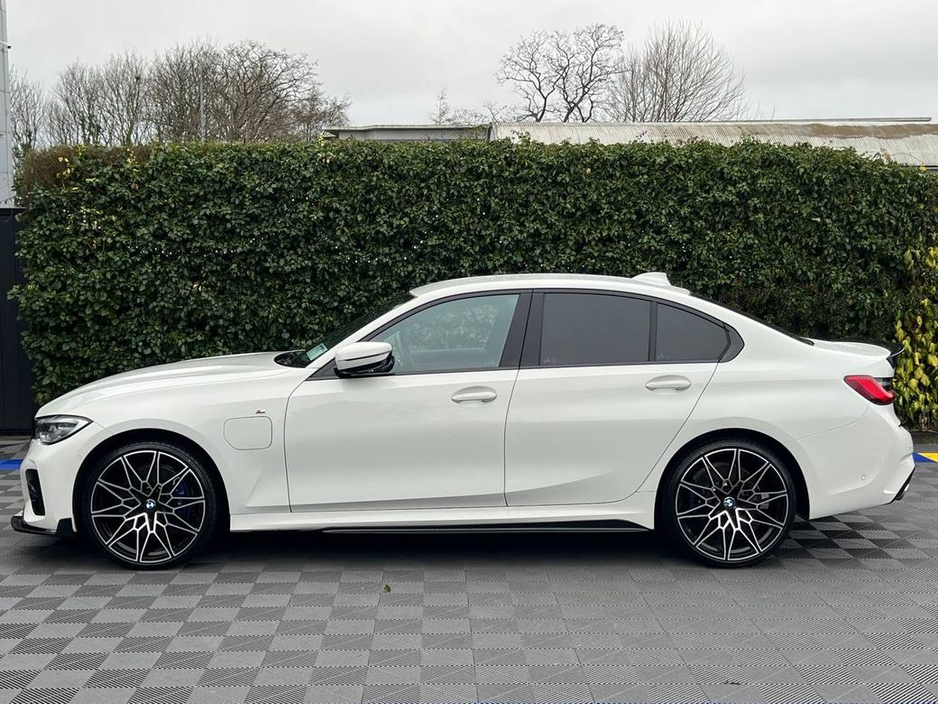 2021 BMW 3 Series 330e M-SPORT COMPETITION 2.0 * VERY LOW MILEAGE * // FULL SERVICE HISTORY // NEW 20" M3 COMP ALLOYS // LEATHER M-SPORT INTERIOR €36,900
