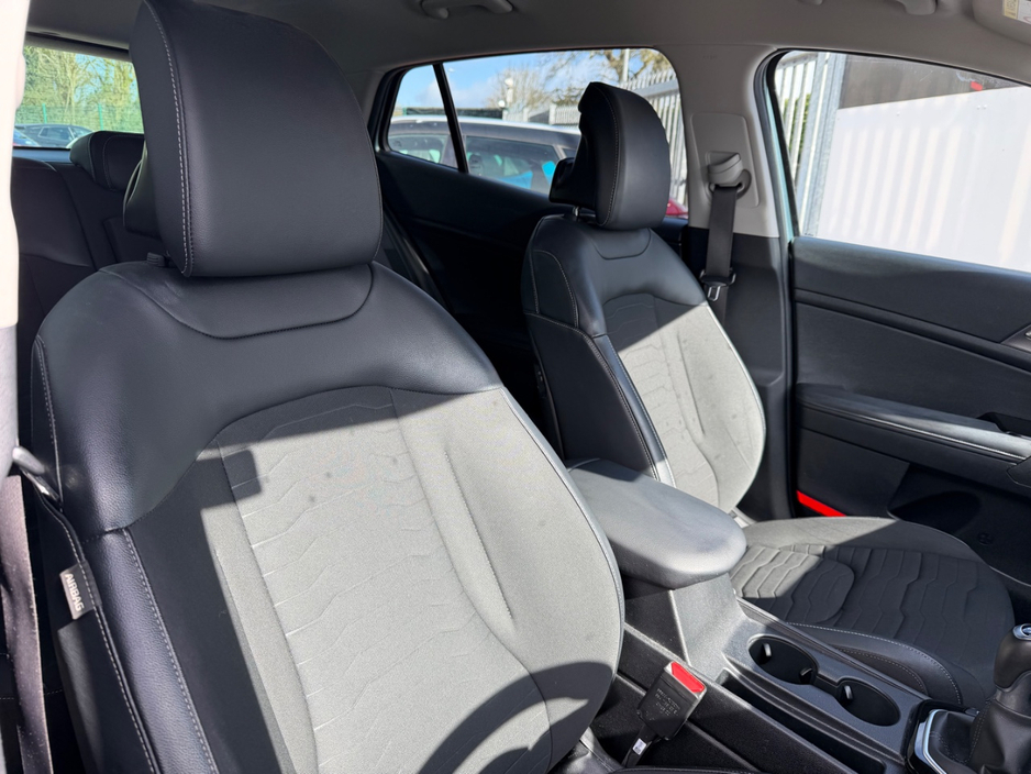 2022 Kia Sportage - image 10