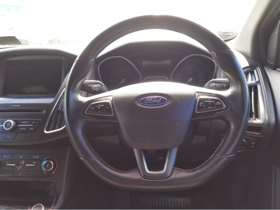 2017 Ford Focus - image 16