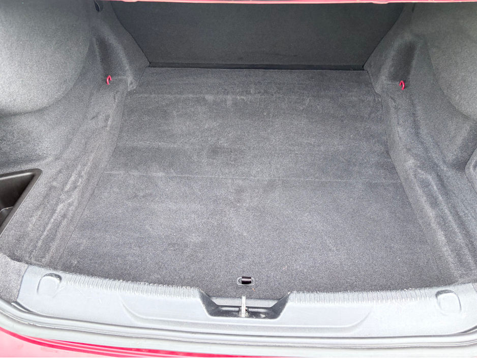 2018 Jaguar XE - image 19