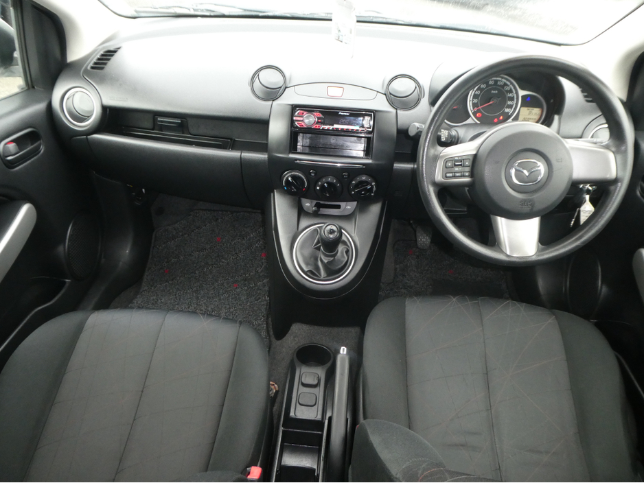 2013 Mazda Mazda2 - image 17