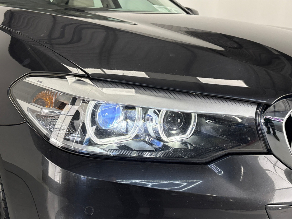 2019 BMW 5 Series - image 9