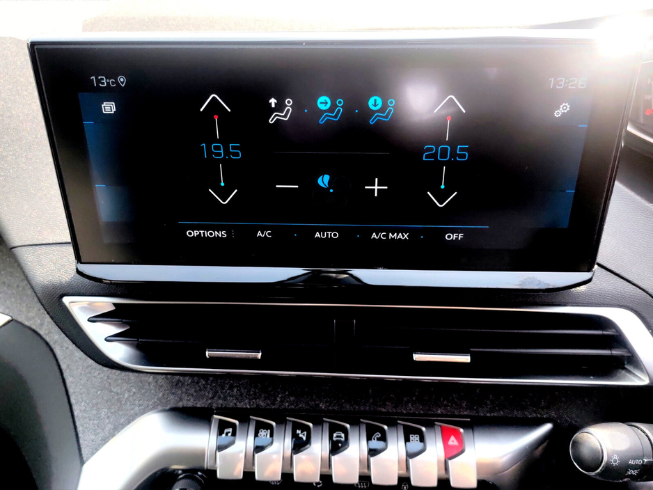 2021 Peugeot 3008 - image 12