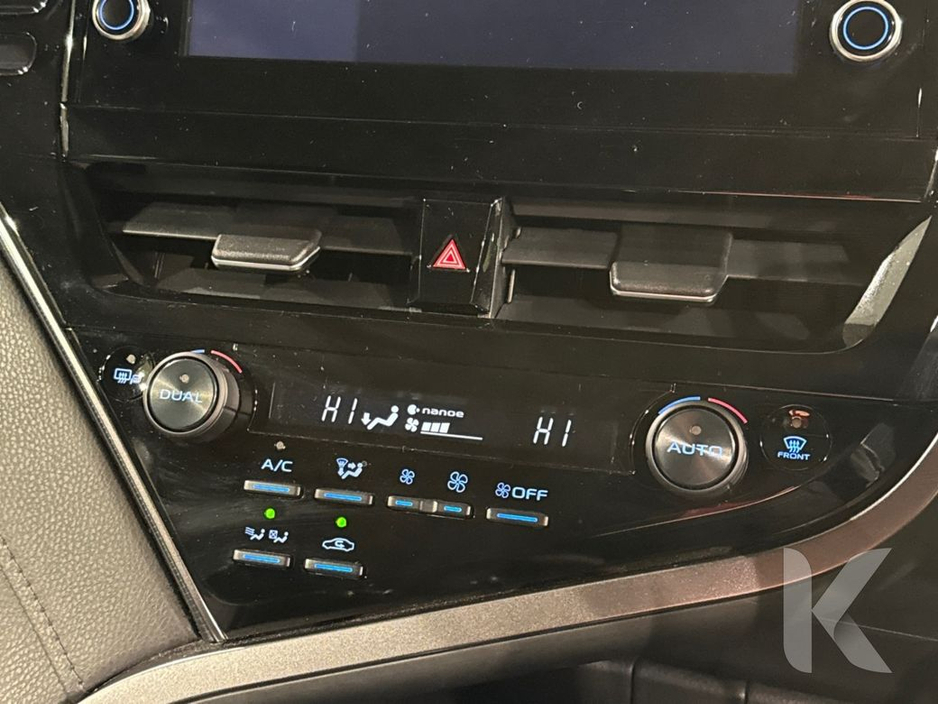 2022 Toyota Camry - image 13