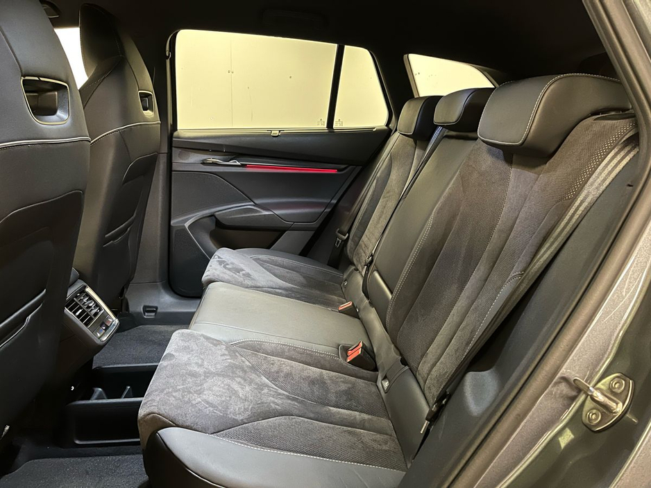 2024 Skoda Enyaq Sportline IV 80 - Crystal Grille - Reversing Camera - Ambient Lighting - Sat Nav - Climate Control - Heated Seats - Keyless Start - Apple CarPlay/Android Auto €41,950