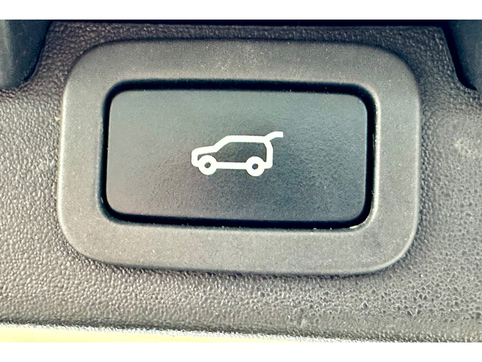 2019 Land Rover Discovery - image 14