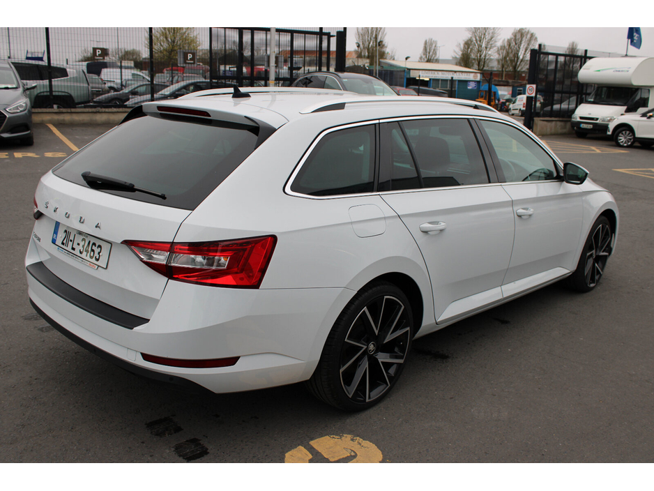 2021 Skoda Superb - image 5