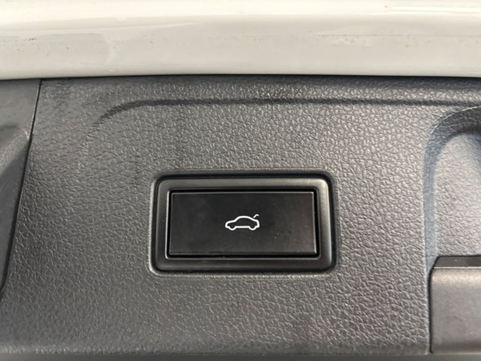 2020 Volkswagen Passat - image 15