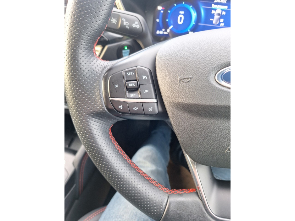 2021 Ford Kuga - image 10