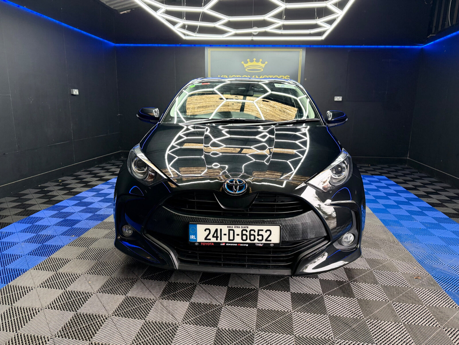 2024 Toyota Yaris - image 4