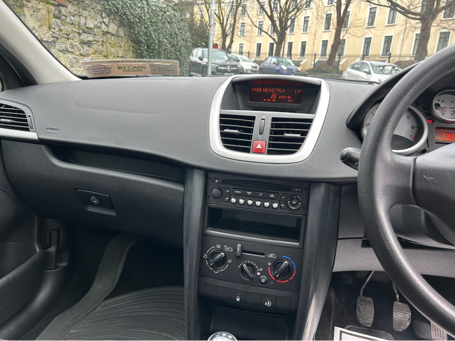 2007 Peugeot 207 - image 14