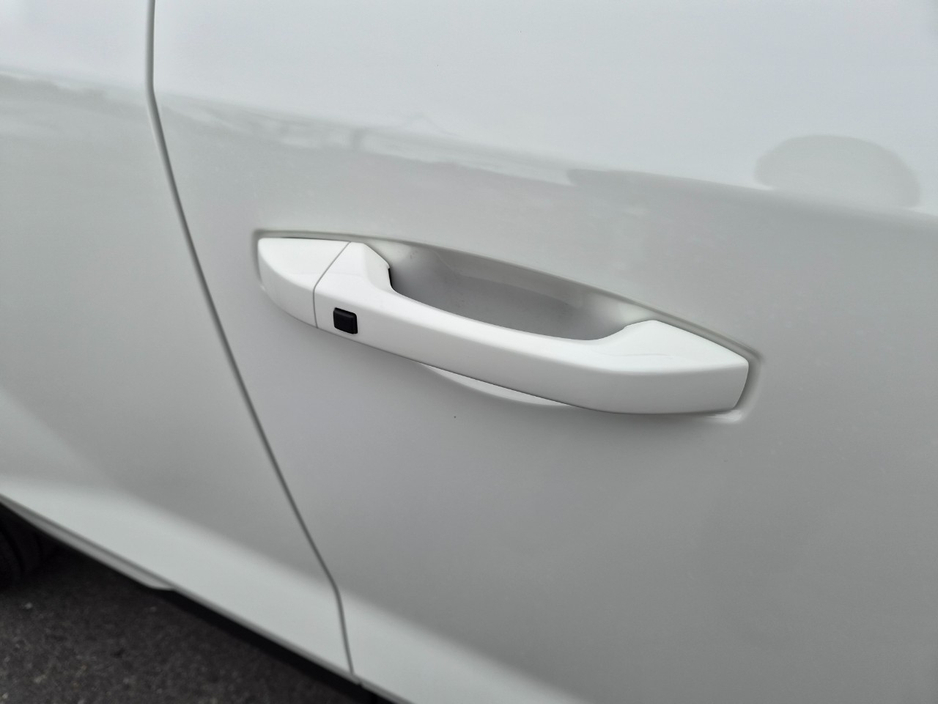 2026 KGM TORRES EVX - image 13