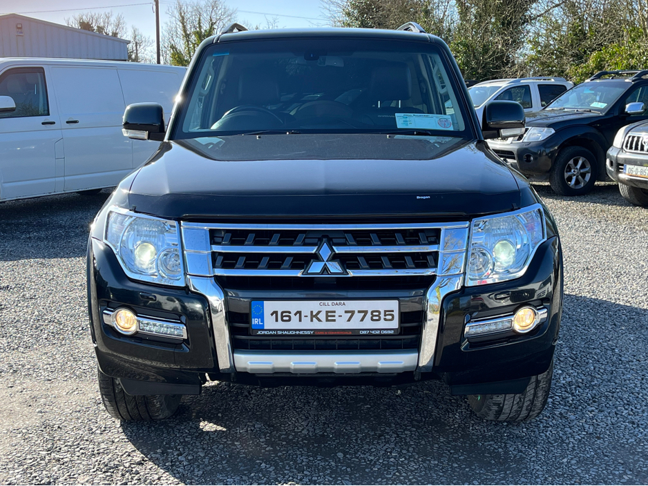 2016 Mitsubishi Shogun - image 2