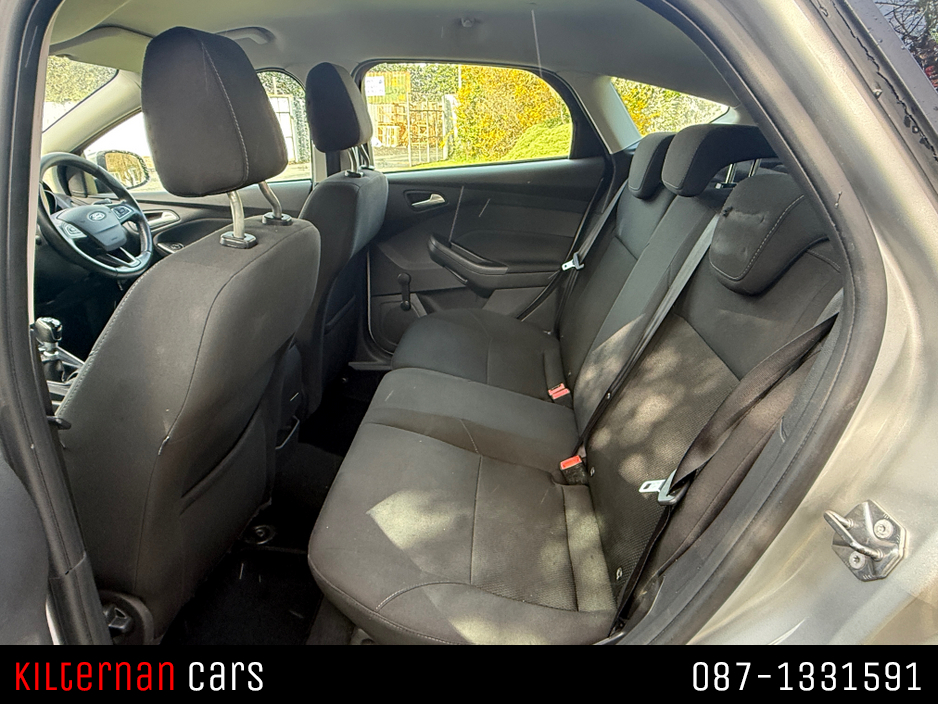 2015 Ford Focus - image 13