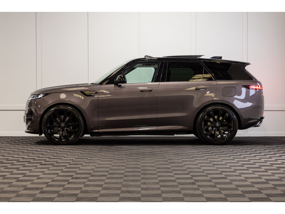 2024 Land Rover Range Rover Sport - image 3