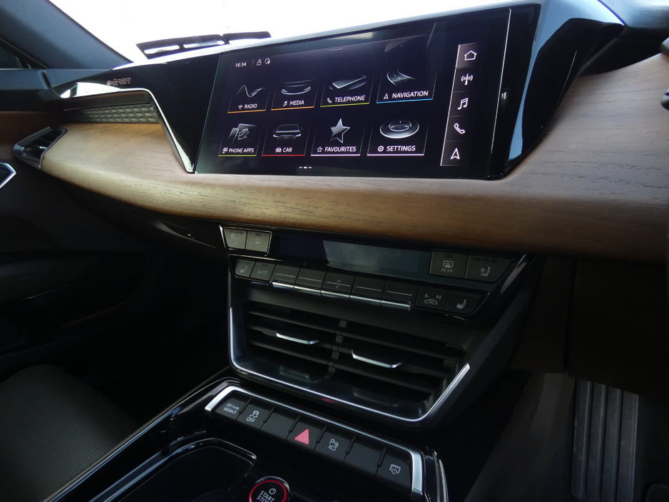 2022 Audi e-tron - image 17