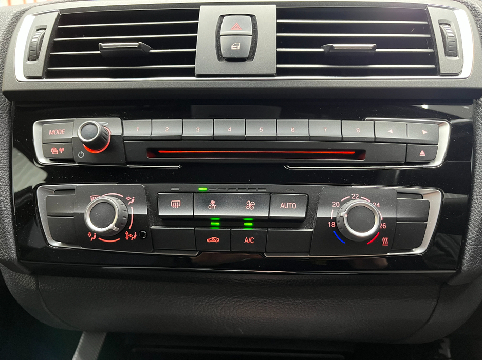 2016 BMW 1 Series - image 18