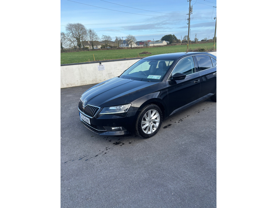 2017 Skoda Superb - image 3