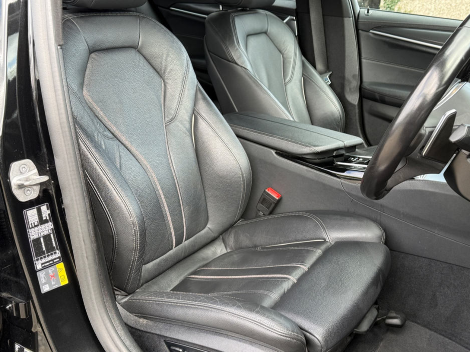 2022 BMW 5 Series - image 19