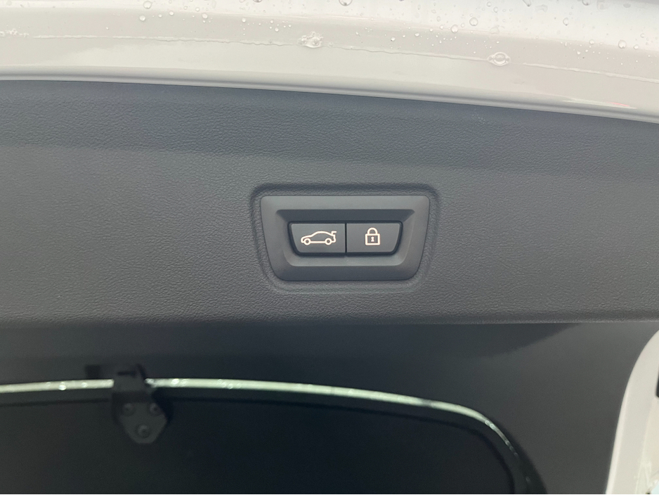 2022 BMW i4 €34950 2022 BMW I4 EDRIVE 40  / CRUISE CONTROL / 360° CAMERA / ELECTRIC MEMORY & HEATED SEATS / AMBIENT LIGHTS / APPLE CARPLAY €34,950