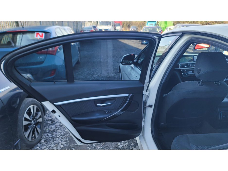 2018 BMW 3 Series - image 15