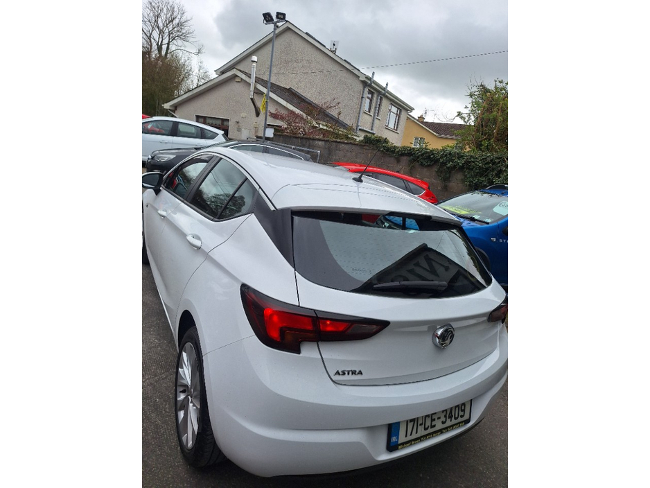 2017 Vauxhall Astra - image 4