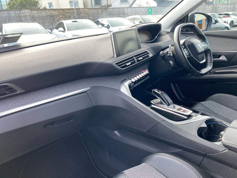 2019 Peugeot 3008 - image 12