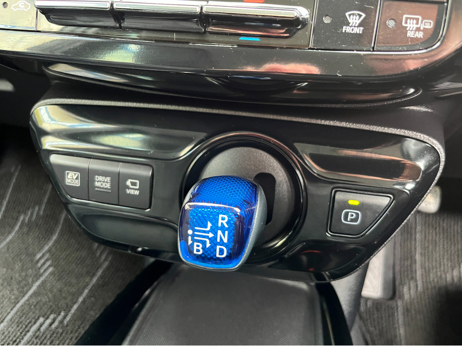 2020 Toyota Prius - image 18