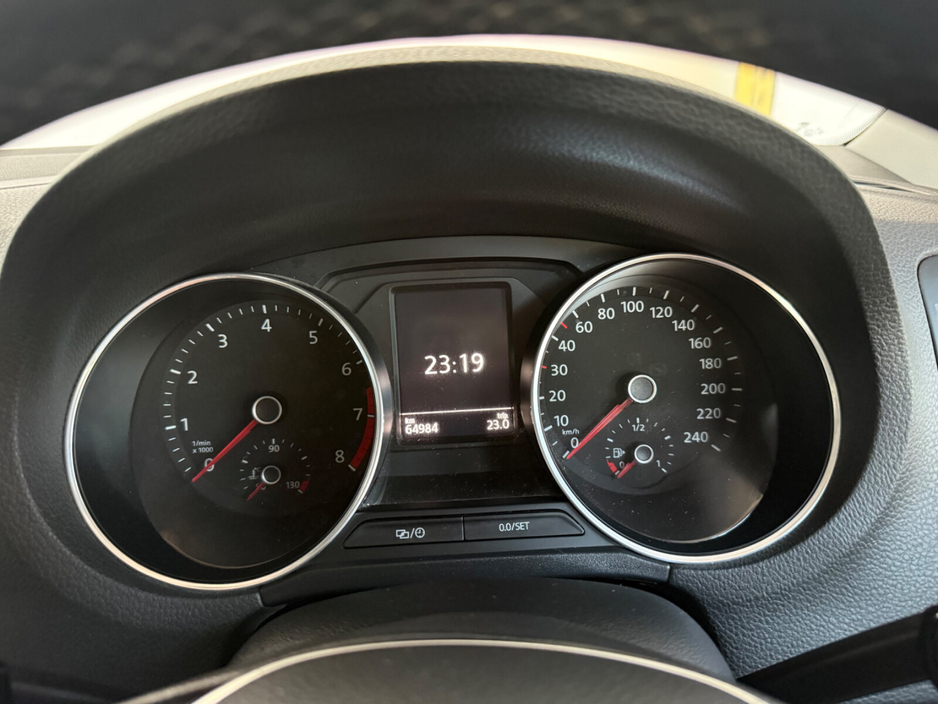 2016 Volkswagen Polo - image 9