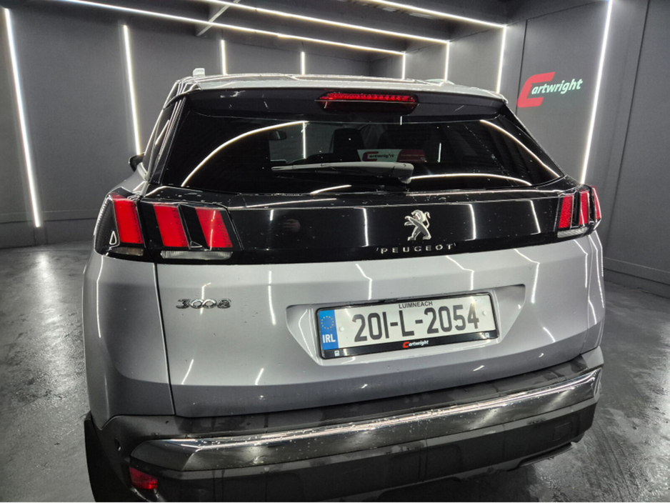 2020 Peugeot 3008 - image 4