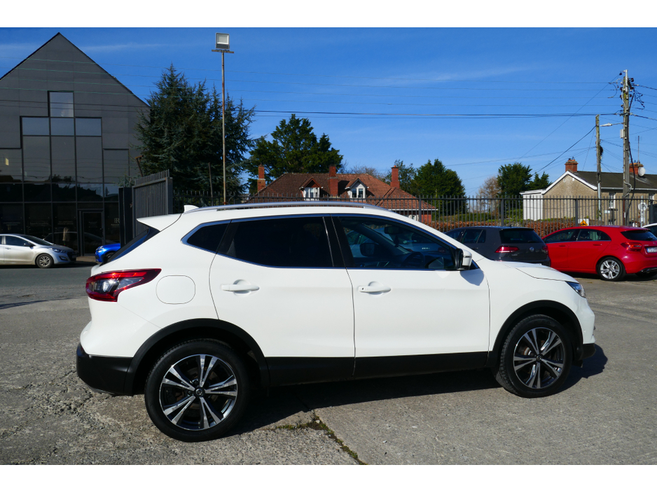 2019 Nissan Qashqai - image 4