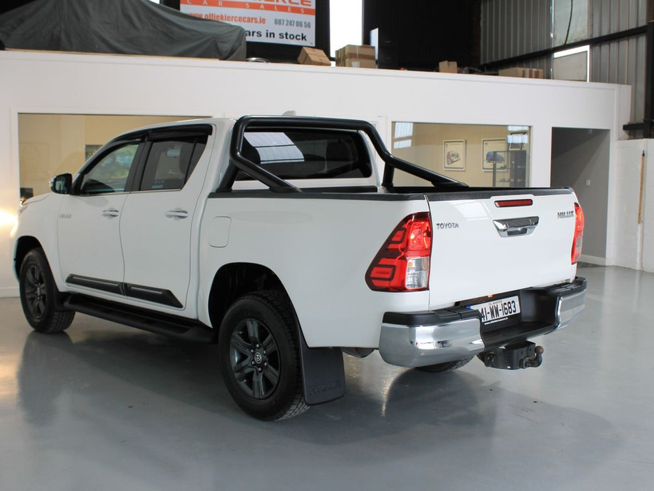2024 Toyota Hilux 2.8 SR5 Double CAB 4DR €48,999